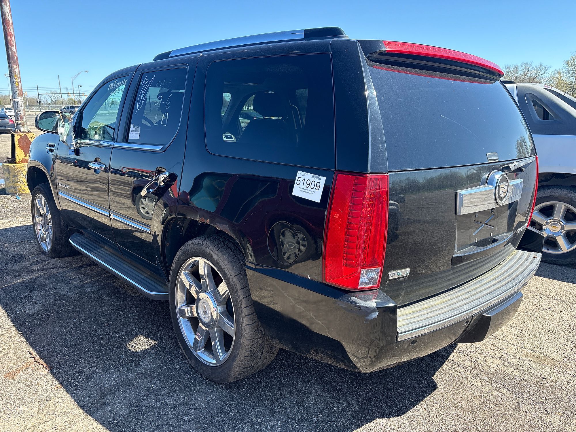 2010 CADILLAC ESCALADE - Image 4