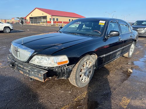 2011 LINCOLN TOWN CAR - Thumbnail 1