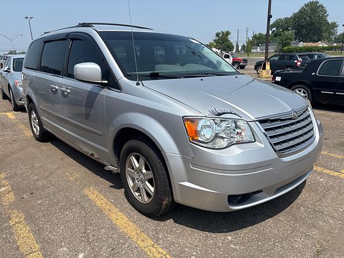 2010 CHRYSLER TOWN COUNTRY - Thumbnail 2