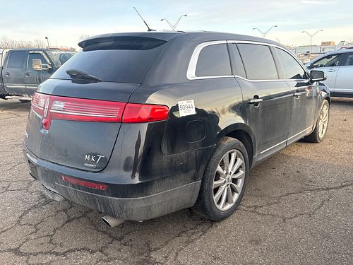 2010 LINCOLN MKT - Thumbnail 3