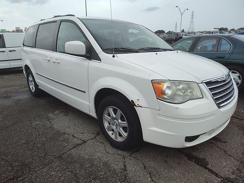 2010 CHRYSLER TOWN COUNTRY - Thumbnail 2