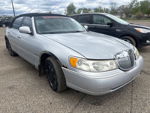 2000 LINCOLN TOWN CAR - Thumbnail 2
