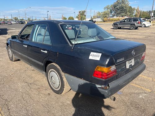 1989 MERCEDES 300E - Thumbnail 4