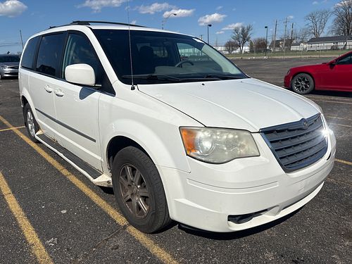 2009 CHRYSLER TOWN COUNTRY - Thumbnail 2