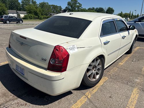 2010 CHRYSLER 300 - Thumbnail 3