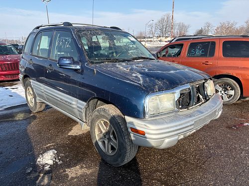 2002 CHEVROLET TRACKER - Thumbnail 2