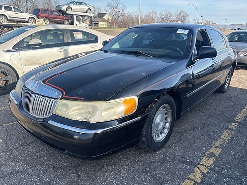 2001 LINCOLN TOWN CAR - Thumbnail 1