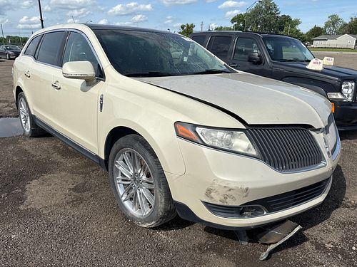 2014 LINCOLN MKT - Thumbnail 2