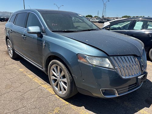 2010 LINCOLN MKT - Thumbnail 2