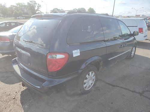 2005 CHRYSLER TOWN COUNTRY - Thumbnail 3