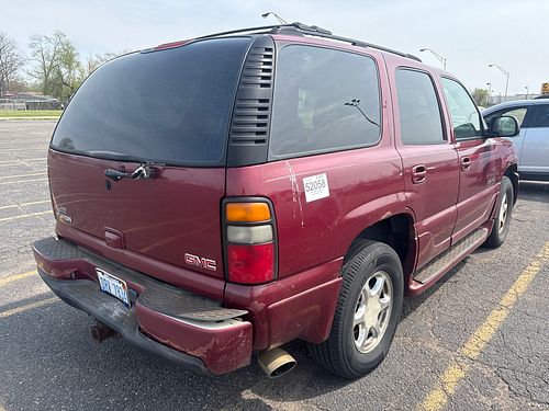 2004 GMC YUKON - Thumbnail 3