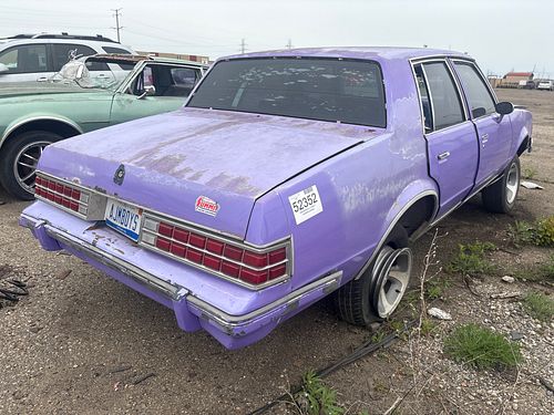 1986 PONTIAC BONNEVILLE - Thumbnail 3