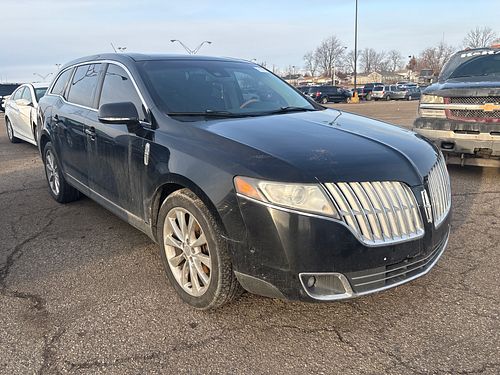 2010 LINCOLN MKT - Thumbnail 2