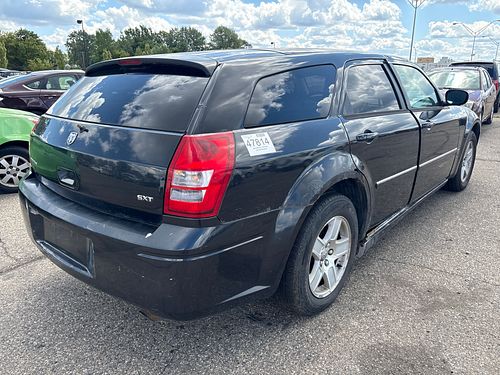 2005 DODGE MAGNUM - Thumbnail 3