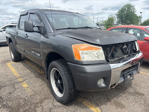 2010 NISSAN TITAN - Thumbnail 2