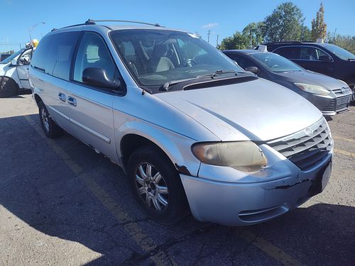2005 CHRYSLER TOWN COUNTRY - Thumbnail 2