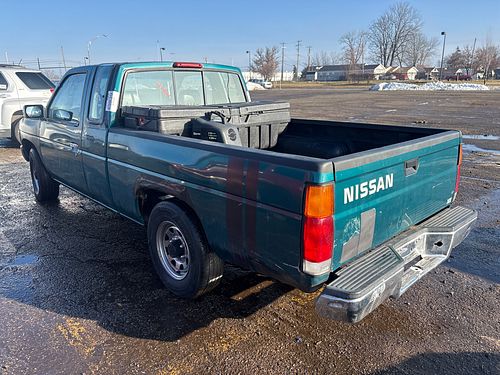 1995 NISSAN TRUCK - Thumbnail 4