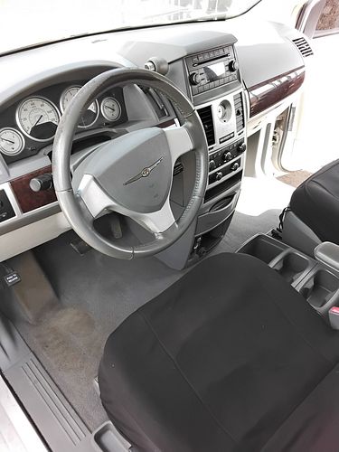 2010 CHRYSLER TOWN COUNTRY - Thumbnail 5