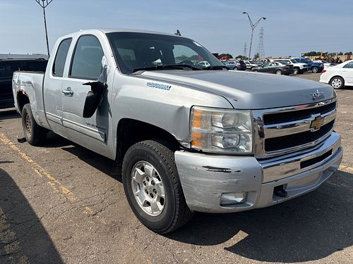 2011 CHEVROLET SILVERADO 1500 - Thumbnail 2
