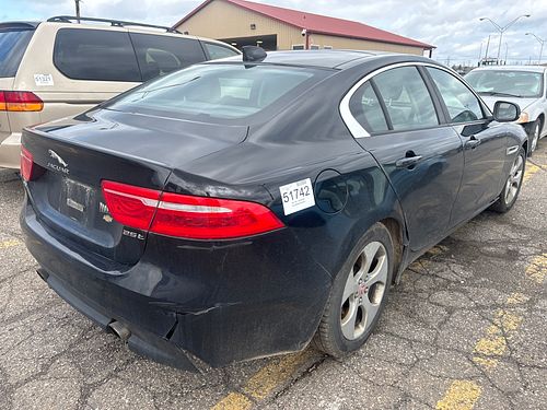 2017 JAGUAR XE - Thumbnail 3