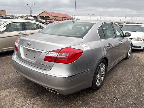2012 HYUNDAI GENESIS - Thumbnail 3