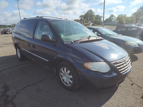 2005 CHRYSLER TOWN COUNTRY - Thumbnail 2