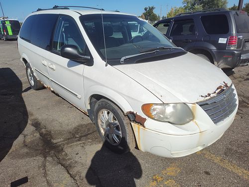 2005 CHRYSLER TOWN COUNTRY - Thumbnail 2