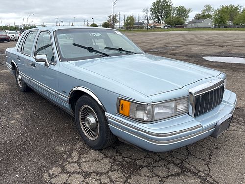 1991 LINCOLN TOWN CAR - Thumbnail 2