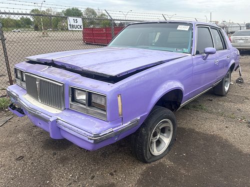 1986 PONTIAC BONNEVILLE - Thumbnail 1