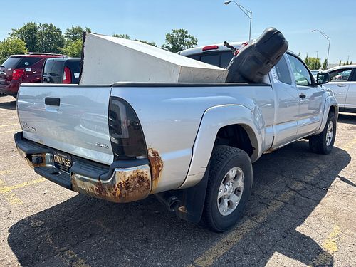 2006 TOYOTA TACOMA - Thumbnail 3