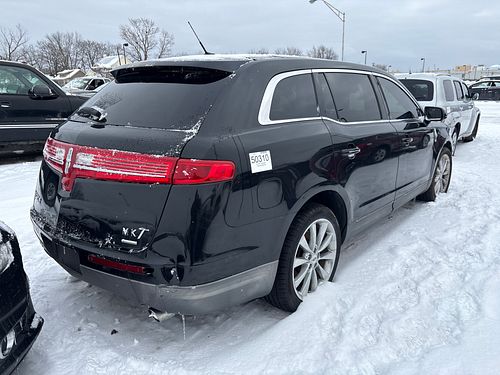 2010 LINCOLN MKT - Thumbnail 3