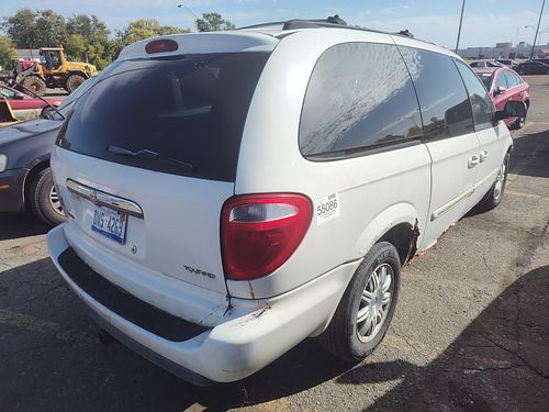 2005 CHRYSLER TOWN COUNTRY - Thumbnail 3