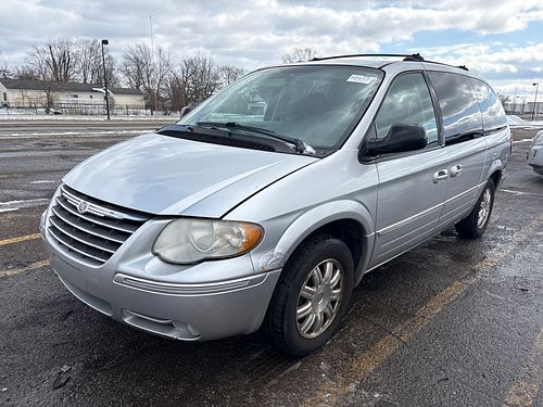 2005 CHRYSLER TOWN COUNTRY - Thumbnail 1