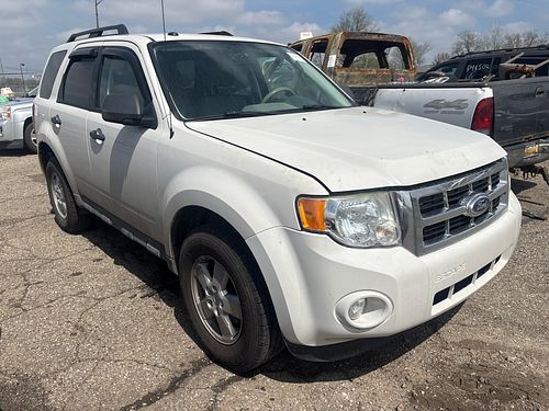 2010 FORD ESCAPE - Thumbnail 2