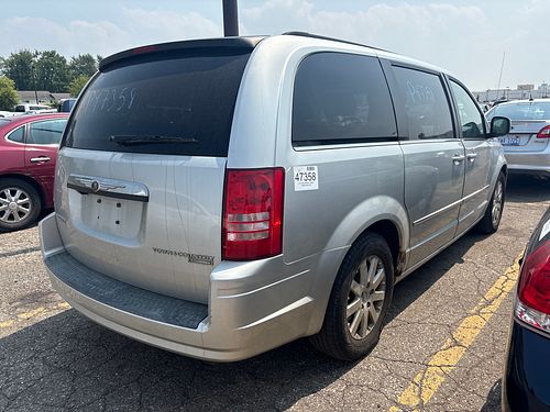 2010 CHRYSLER TOWN COUNTRY - Thumbnail 3