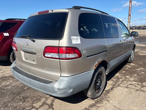 2002 TOYOTA SIENNA - Thumbnail 3